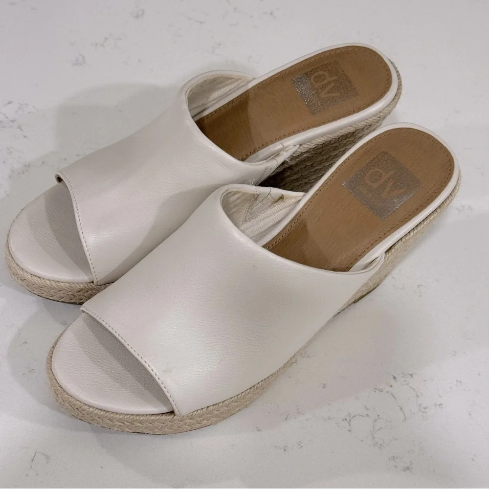 DV By Dolce Vita Dixon Wedge Sandal In White Size 8